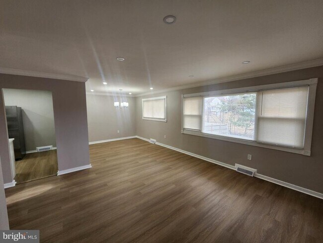 Building Photo - 1025 Kingsbury Rd