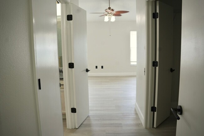 Foto del edificio - 12326 Hawkeye Point Pl