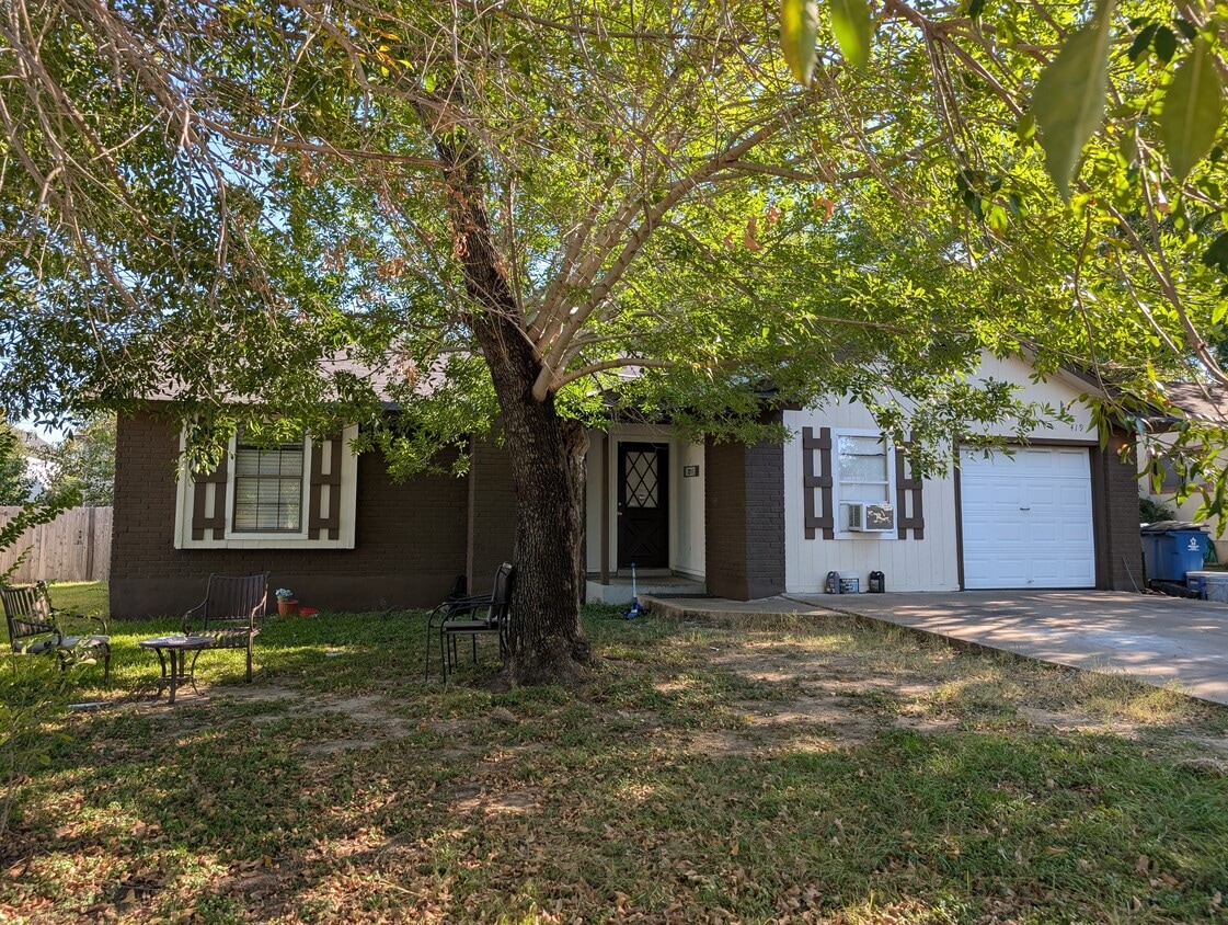 Foto principal - 419 Meadowcreek Cir