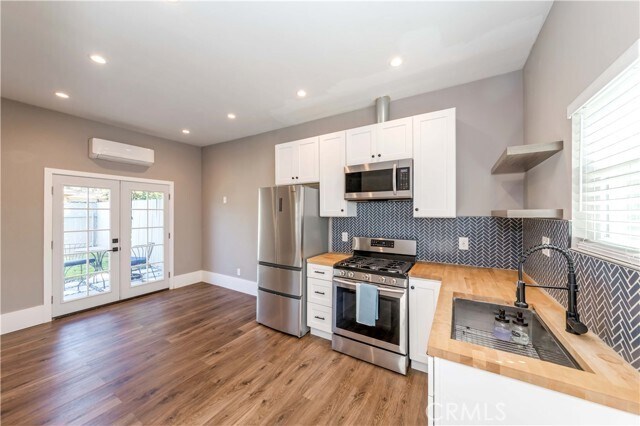 Building Photo - 447 E Hullett St