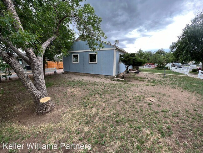 Building Photo - 3 br, 1 bath House - 2146 S Corona Ave