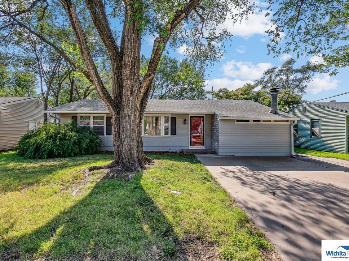 Primary Photo - 3 bedroom 1 bath home