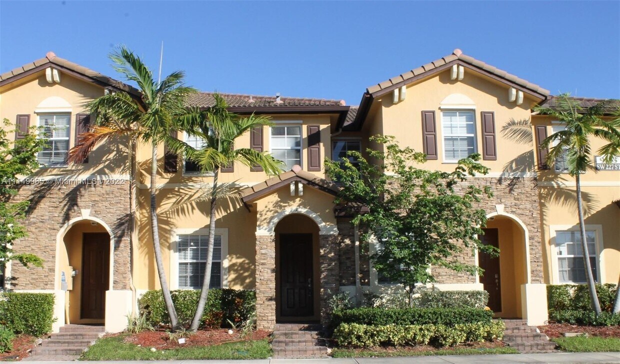 9133 SW 227th St, Cutler Bay, FL 33190 Townhome Rentals in Cutler Bay