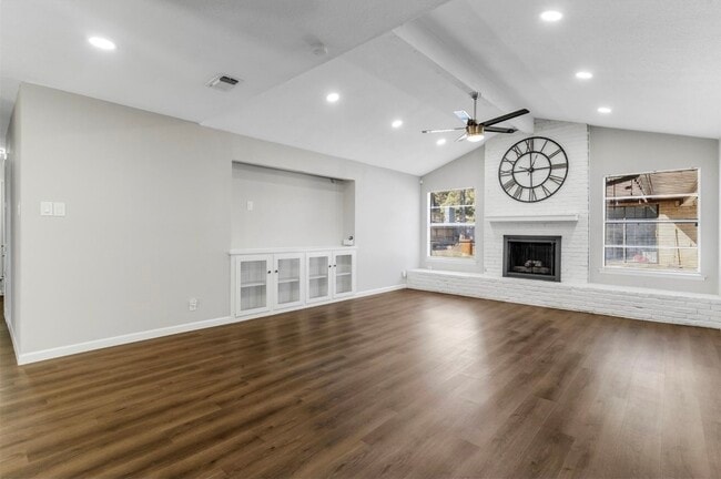 Building Photo - 1521 Oak Creek Dr