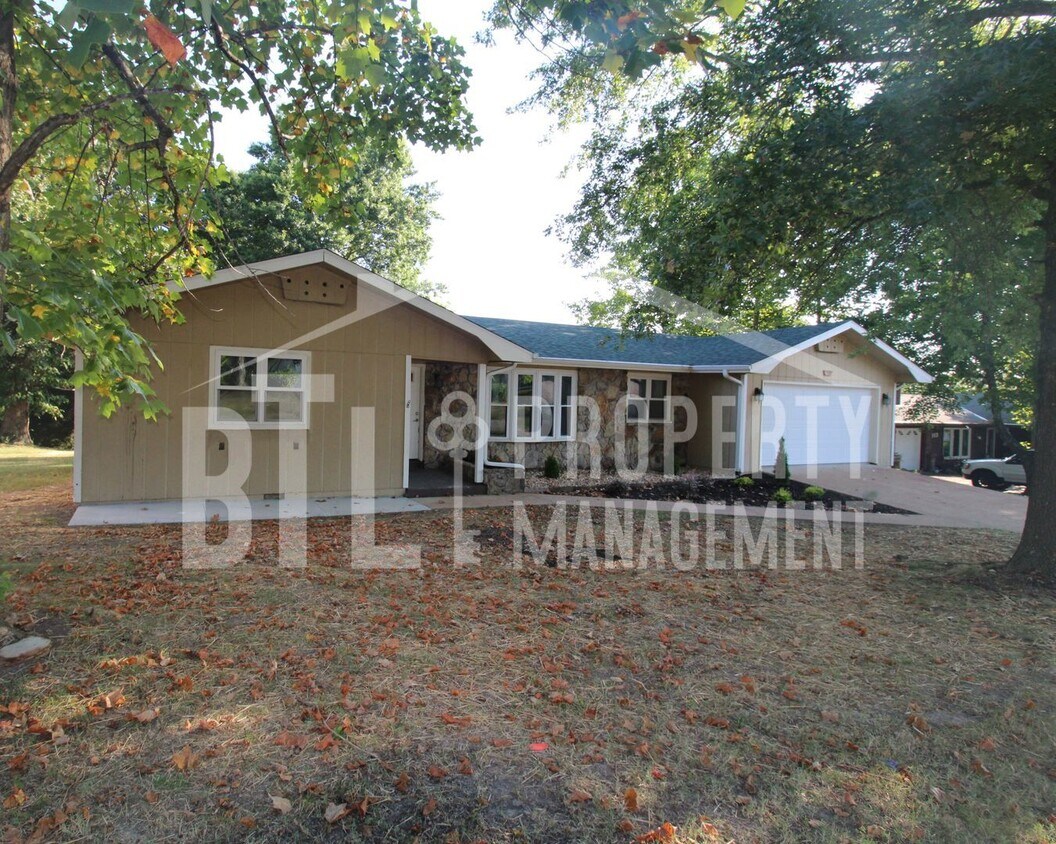 Foto principal - Charming 3-Bedroom Home in Branson – Great...