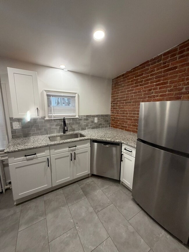 Building Photo - 338 Lancaster Ave