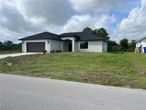 Building Photo - 1302 Sunniland Blvd