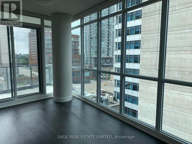 Building Photo - 30 Roehampton Ave