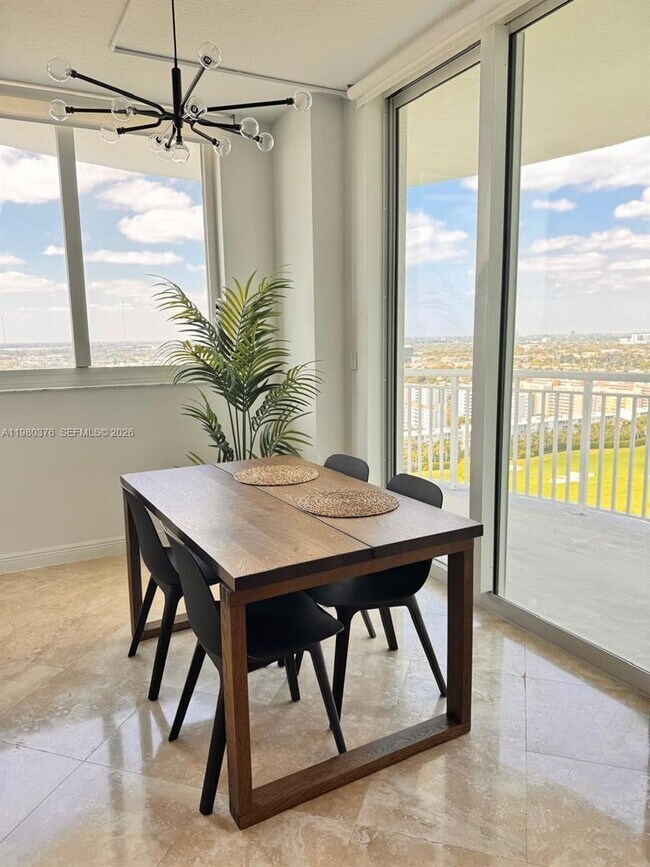 Foto del edificio - 1745 E Hallandale Beach Blvd