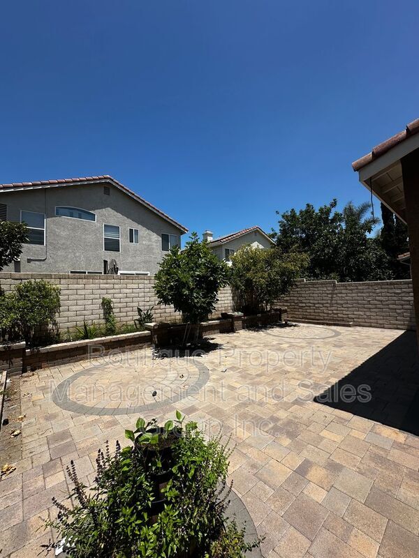 Foto del edificio - 1455 E Holcomb Pl