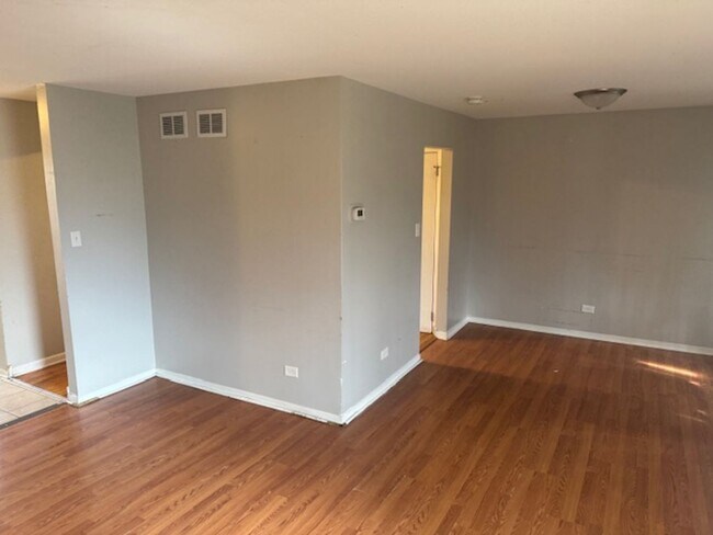 Foto del edificio - Available Now – 4 Bed, 2 Bath