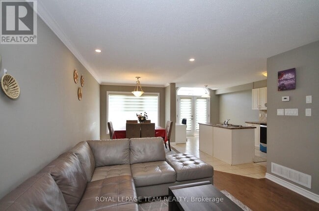 Building Photo - 302 Tourmaline Cres