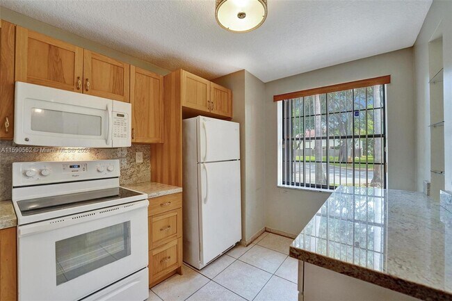 Building Photo - 254 City View Dr