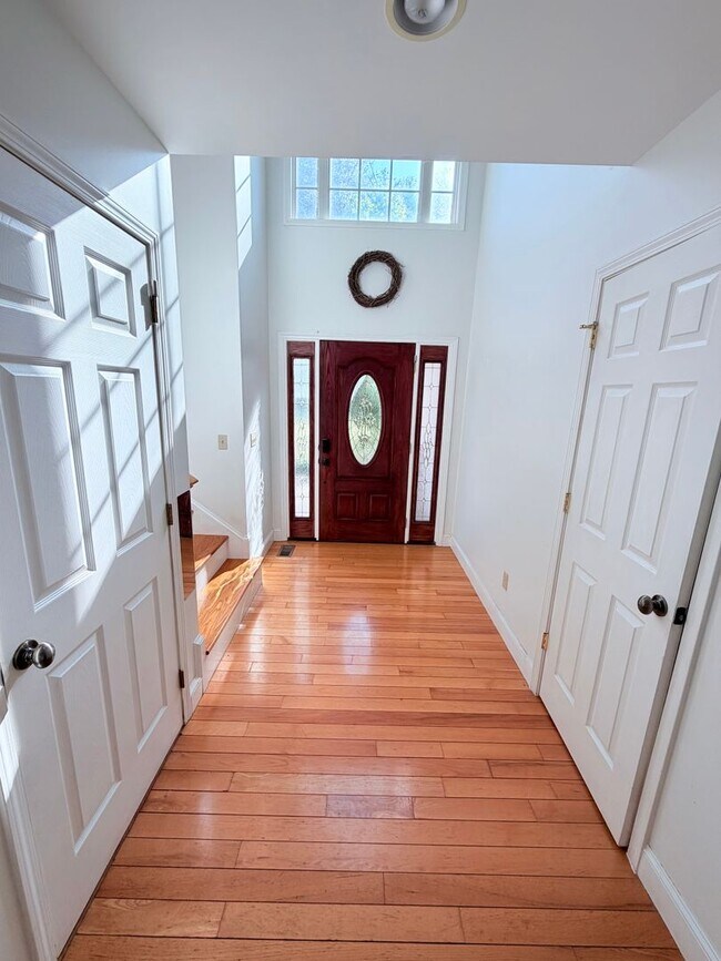 Foto del edificio - Spacious 3 Bed, 3.5 Bath Home - Convenient Mars Hill Location