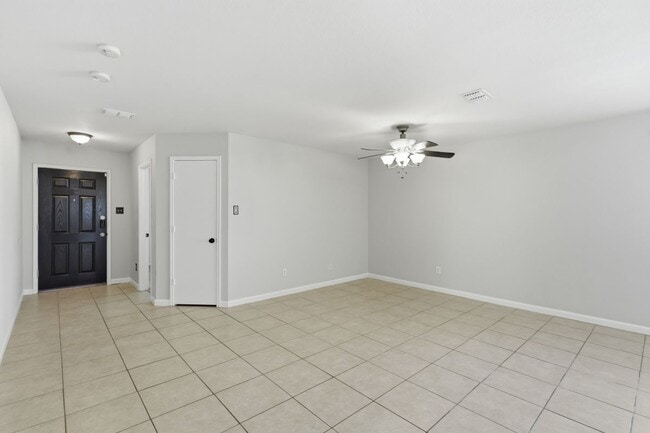 Building Photo - 9582 Rosedale Dr
