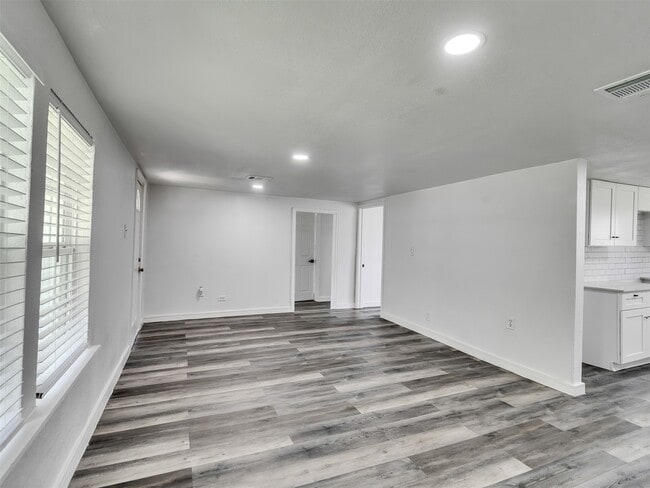 Building Photo - 7812 Cora St