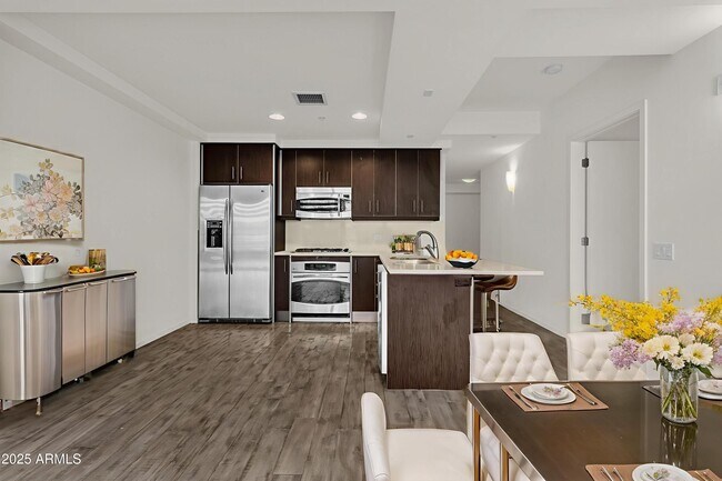 Foto del edificio - 7131 E Rancho Vista Dr