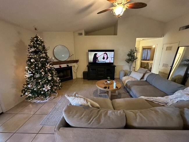 Foto del edificio - 3555 W 15th Ln