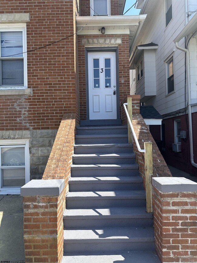 Building Photo - 9 N Rosborough Ave