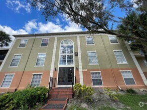Building Photo - 3997 Versailles Dr