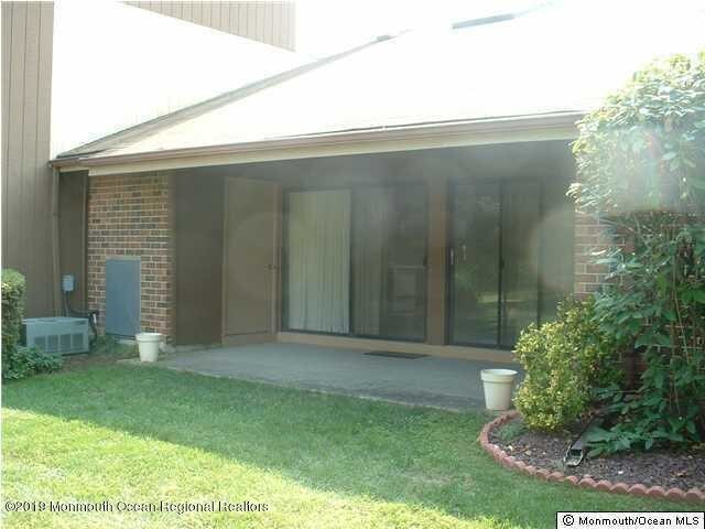 Foto del edificio - 28 Dickinson Ct