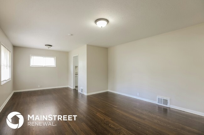 Foto del edificio - 1435 E 66th Terrace