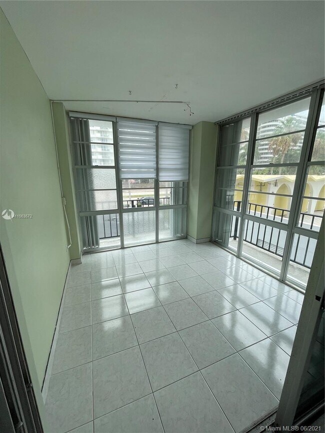 Foto del edificio - 5640 Collins Ave