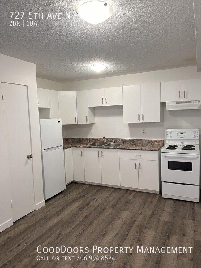 Photo du bâtiment - 727 5th Ave N