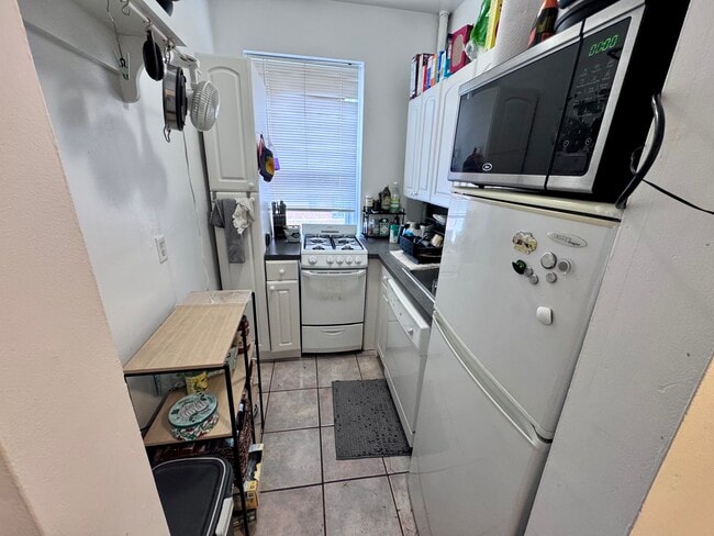 Building Photo - 51 Park Dr