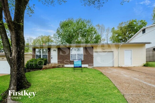 Building Photo - 1555 Florida Dr