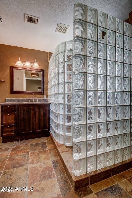 Building Photo - 10874 W Beaubien Dr