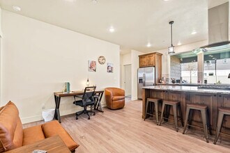 Building Photo - 303 CM Rdg Ln