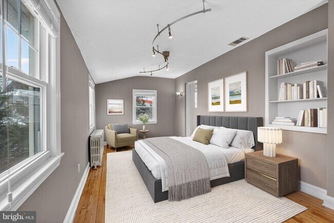 Foto del edificio - 7903 Woodbury Dr