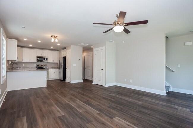 Building Photo - 607 N Scruggs St