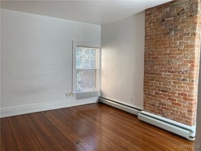Building Photo - 451 Franklin St