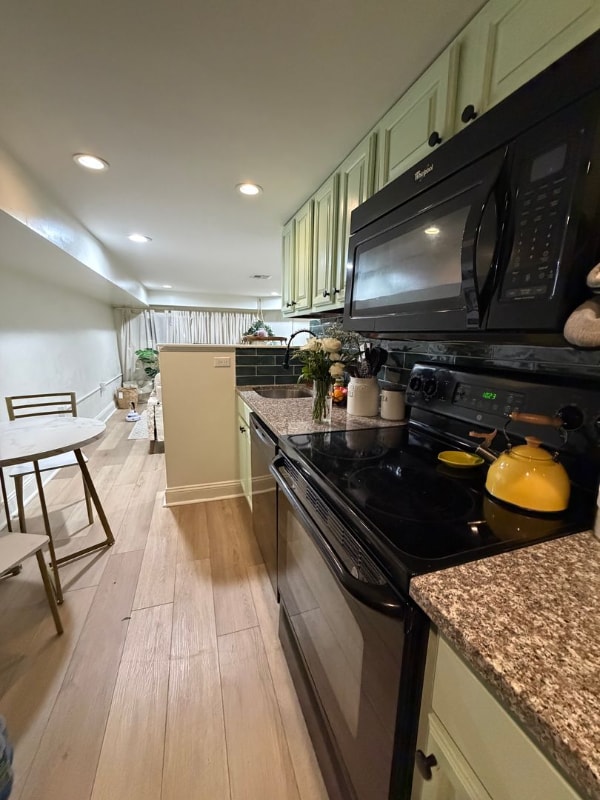 Photo - 5445 W Berks St Apartment