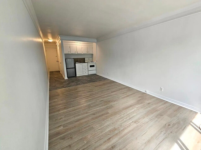 Building Photo - 3205 Beaubien Est