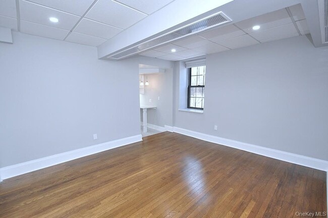 Building Photo - 105 Garth Rd