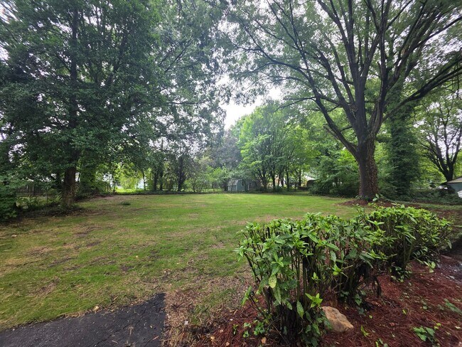 Foto del edificio - 3317 Emory Dr