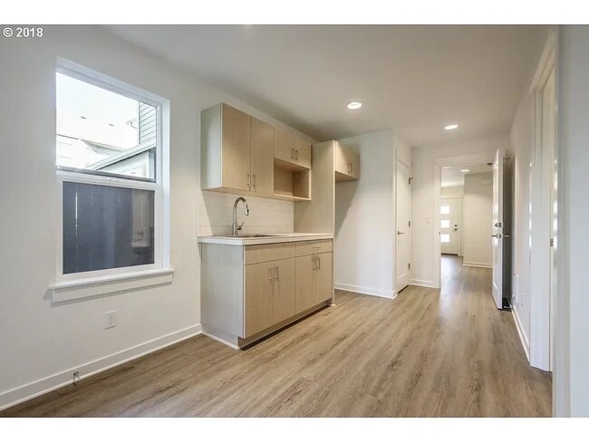 Cocina - Ahora hay una nevera ahí - 3931 SE 28th Pl