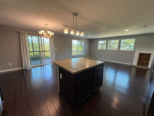 Foto del edificio - 3 Bedroom House For Rent In Cascade Locks
