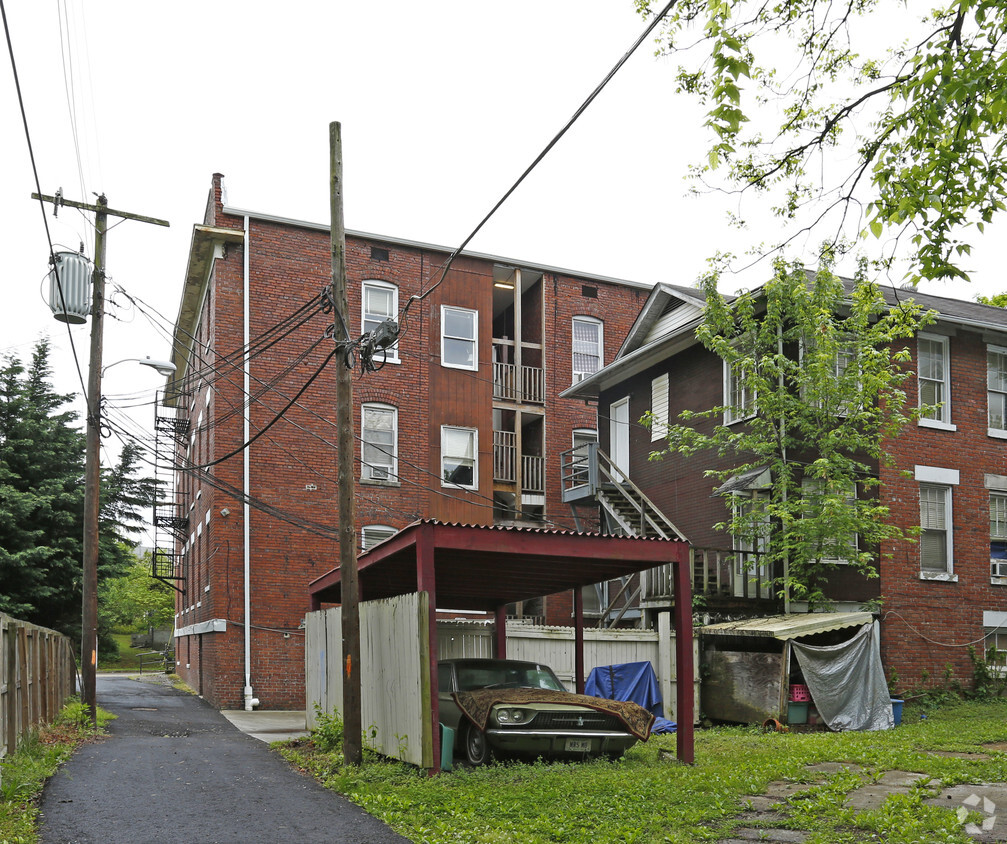 Building Photo - Monday Apartments