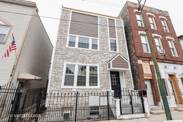 Primary Photo - 1312 W Erie St