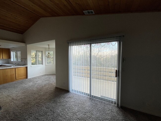 Building Photo - Beautiful Mountain Home