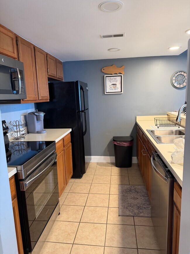 Building Photo - 1025 Plantation Dr W