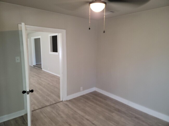 Foto del edificio - 5934 Ridgeway Dr