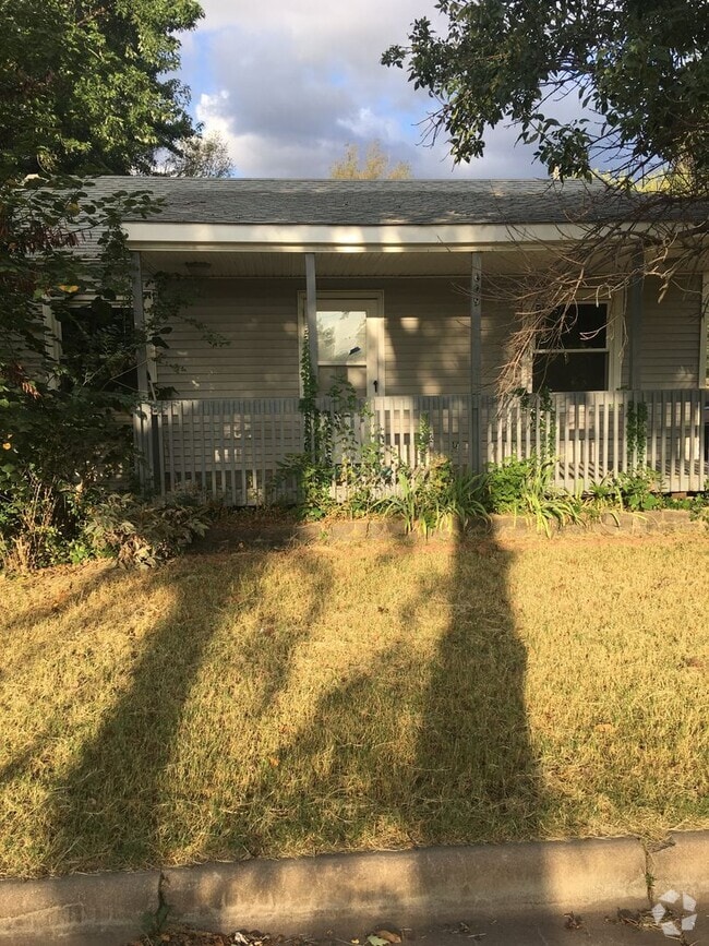 Building Photo - 609 N Blaine St