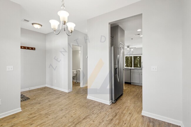 Building Photo - 206 Plumgrass Way