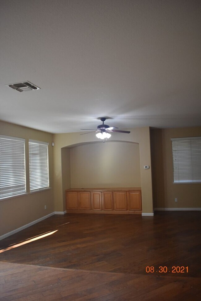 Building Photo - Gorgeous Four Bedroom Home in Gated Commun...