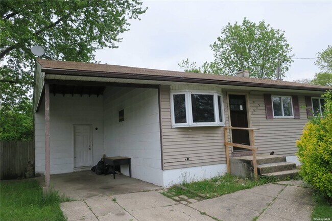 Building Photo - 1703 Manatuck Blvd